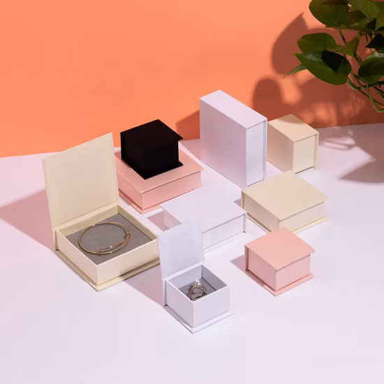 9*9*3,5 см белая роскошная флип-магнитная шкатулка для драгоценностей картонный браслет кольцо серьги ожерелье шкатулка для драгоценностей с логотипом